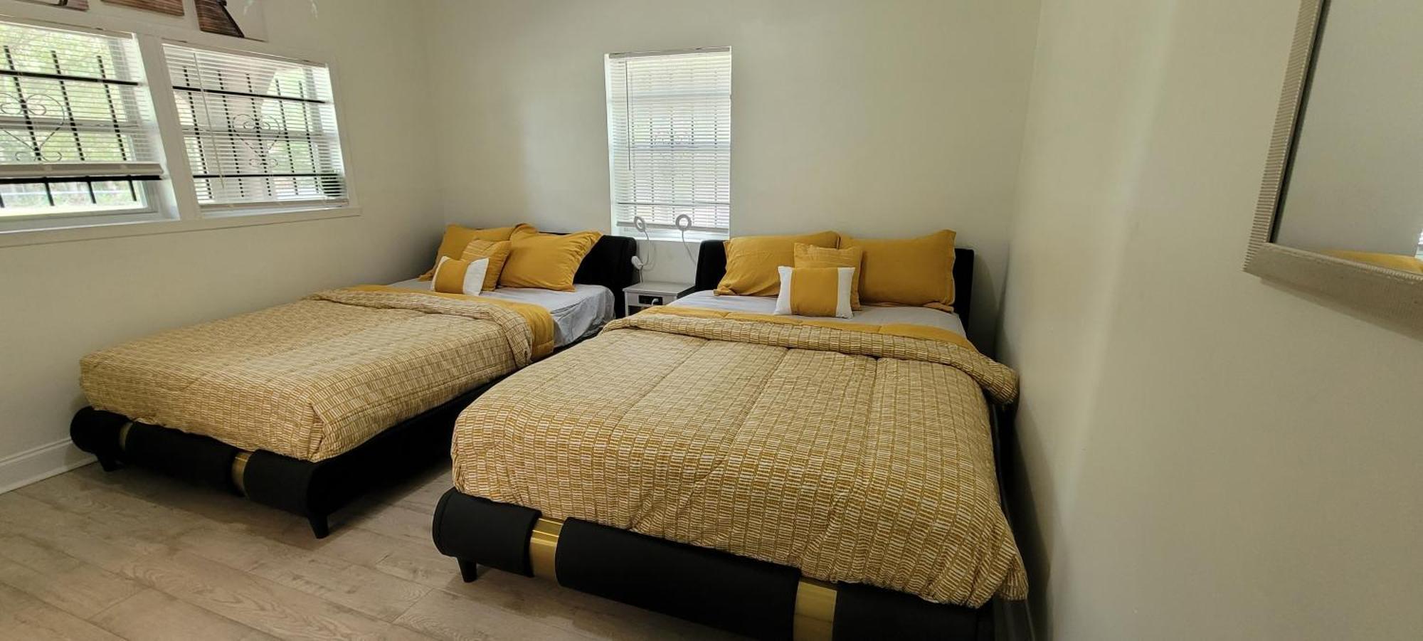 Large, Central, Lovely & Cozy 4Bed/2Bath - House By Everbank Stadium Jacksonville Eksteriør bilde