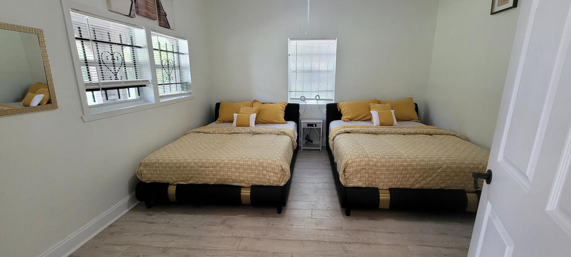 Large, Central, Lovely & Cozy 4Bed/2Bath - House By Everbank Stadium Jacksonville Eksteriør bilde