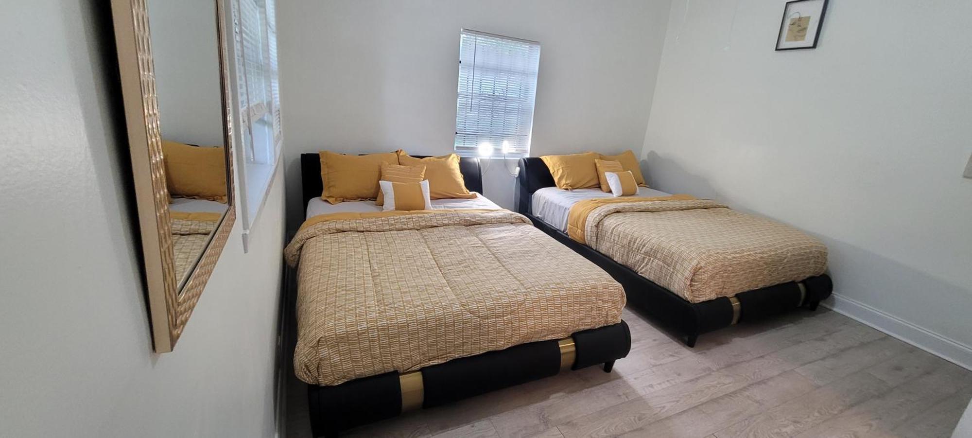 Large, Central, Lovely & Cozy 4Bed/2Bath - House By Everbank Stadium Jacksonville Eksteriør bilde