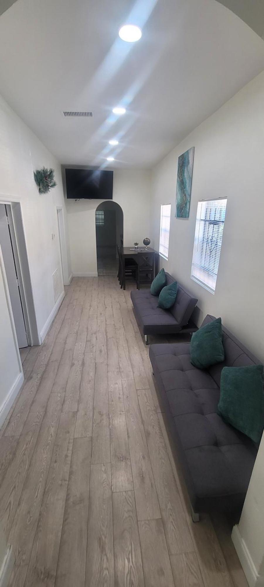 Large, Central, Lovely & Cozy 4Bed/2Bath - House By Everbank Stadium Jacksonville Eksteriør bilde