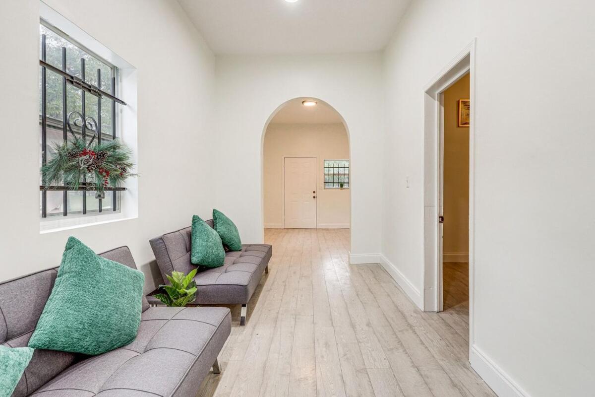 Large, Central, Lovely & Cozy 4Bed/2Bath - House By Everbank Stadium Jacksonville Eksteriør bilde